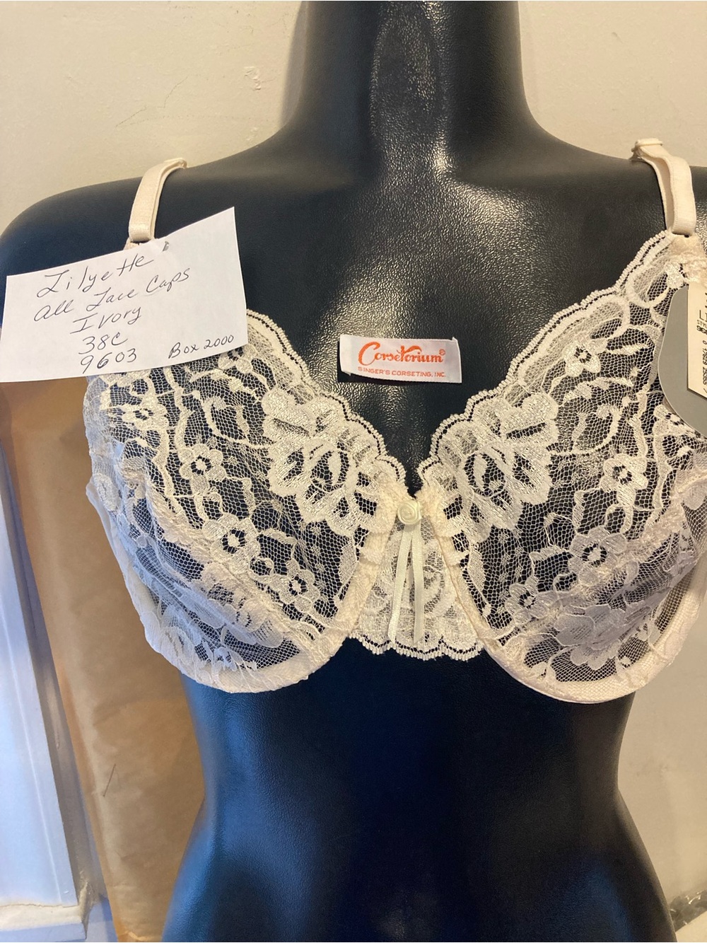 Lilyette Ivory sheer Lace Underwire Bra with Floral Cups 38C